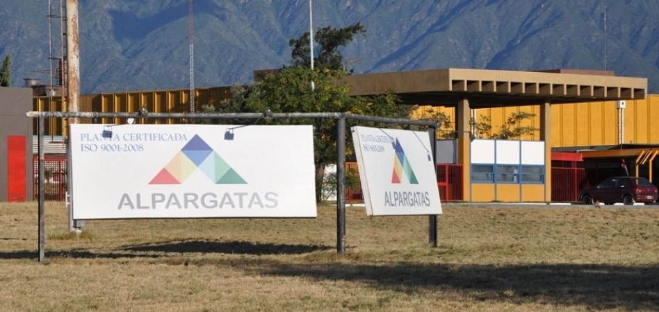 Alpargatas sigue reduciendo su plantilla en Argentina y suma otros 30 despidos