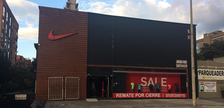 profundo Caña Desnatar Nike lleva su reestructuración a Colombia: cierra uno de sus 'flagships' de  Bogotá | Modaes