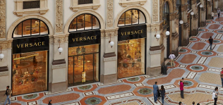 Versace pospone su salida a bolsa y tantea al director creativo de Givenchy