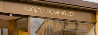 Adolfo Domínguez sigue renovando su retail y abre un nuevo ‘flagship’ en Granada