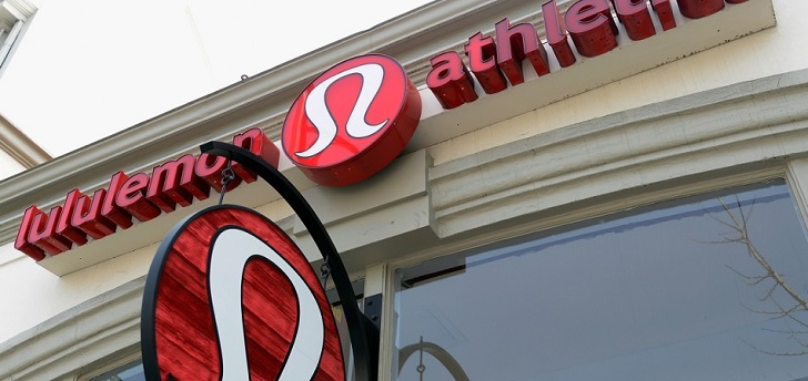 Cartel de Lululemon Lululemon entra en el capital de Mirror para crecer en el sector del fitness