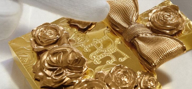 Escultura Miss Dior en oro