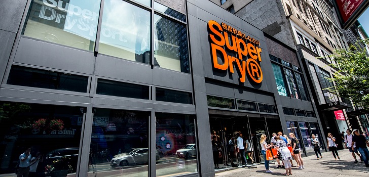 Superdry hunde sus ventas un 23% de mayo a octubre