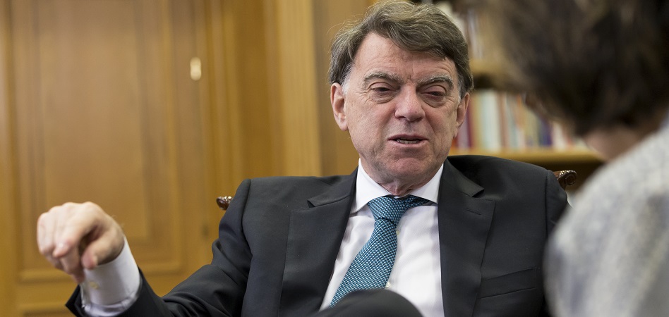 Thomas S. Robertson Todavía hay mucha gente que quiere ir a las tiendas, pero sí que es cierto que no todo el mundo se siente cómodo yendo a ellas