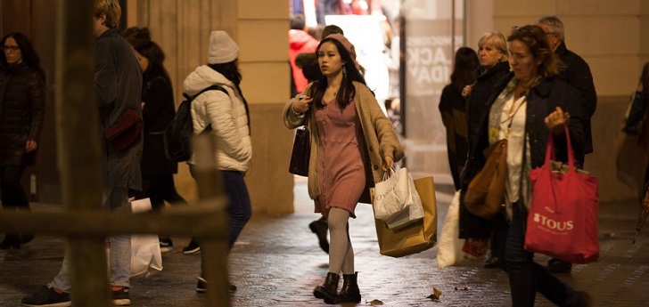 Calle comercial de Barcelona durante las compras de inverno Monitor del Multimarca: las ventas se hunden un 14% en diciembre en una Navidad de ‘hielo’