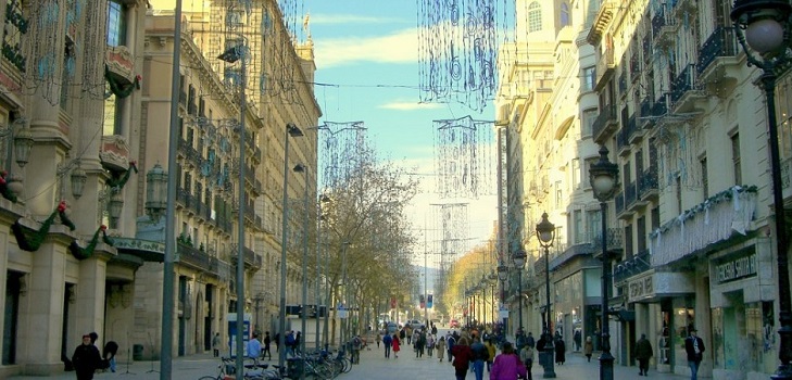 La calle Portal de l'Àngel, en Barcelona Portal de l’Àngel revalida su corona en las calles de España y eleva sus rentas un 2% en 2017