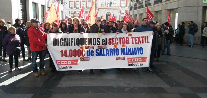 Manifestación de CCOO en contra del nuevo convenio en Madrid El convenio textil, a juicio: división por el ‘plus’ de no absentismo en el salario mínimo