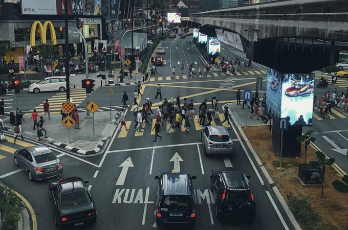 Calle en el Sudeste asiático Un Mundo en Transformación: Sudeste Asiático, prueba de resiliencia en el motor del planeta