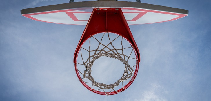 Plano inferior de una canasta. Menos moda, más ‘performance’: las claves de supervivencia en un entorno Amazon