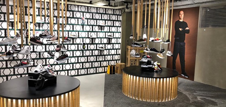 Andrés Iniesta, más allá del césped: las ‘sneakers’ de Mikakus abren en Japón su primera tienda