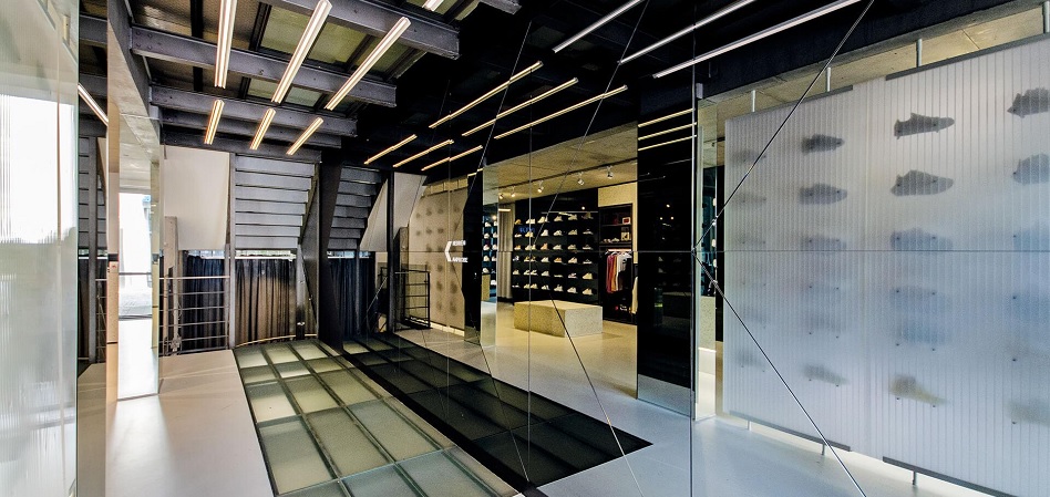 Tienda virtual “Buenos días Sr. Cliente”: la interacción digital en el espacio físico