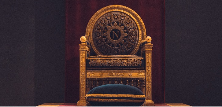 Trono dorado. Kering frente a LVMH: ‘it bags’ e ‘influencers’ contra ‘heritage’ y tamaño