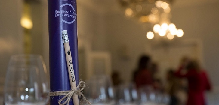 Material de promoción del Business Women Empowerment Business Women Empowerment lanza el programa de ‘mentoring’ Woman2Woman