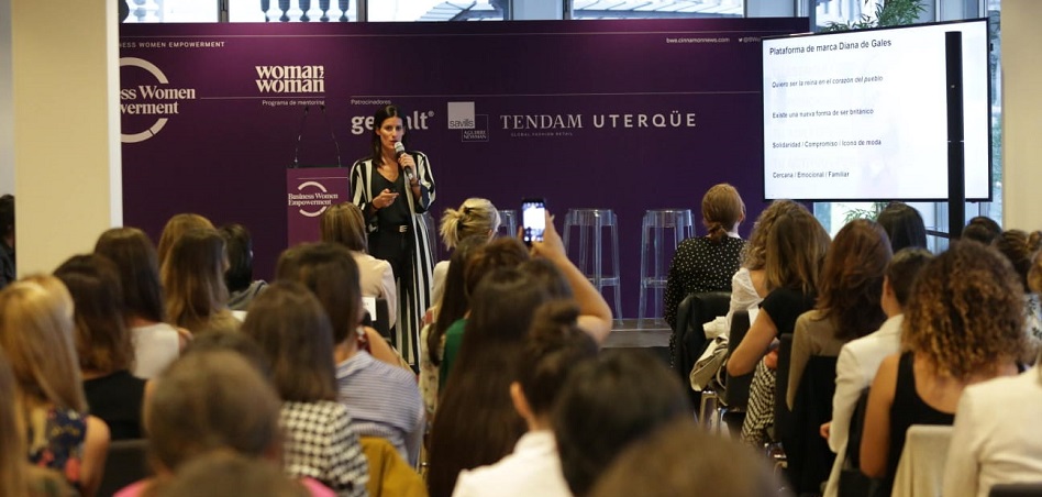 Teresa Aspíroz durante la presentación en Women2Women. “Tenemos que poner todos los mecanismos posibles para poder llegar a los puestos directivos”, señaló Sandra Daza