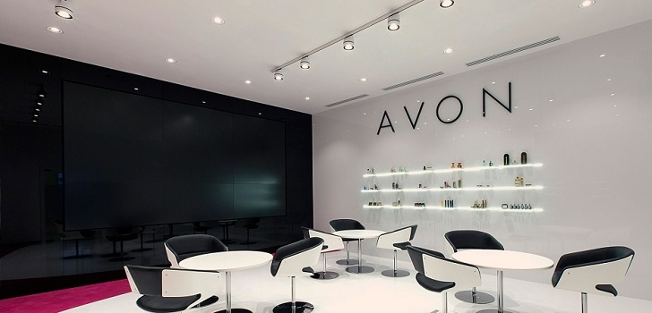 Avon cede un asiento en el consejo a uno de sus inversores tras las presiones por salir a venta