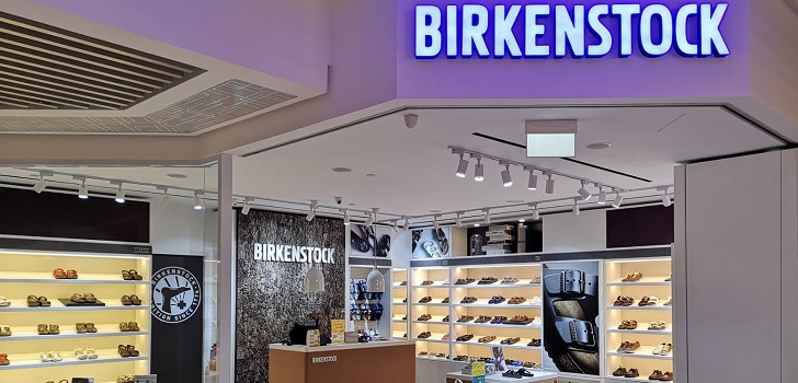 Birkenstock se acerca a la moda: abre una oficina creativa en París 