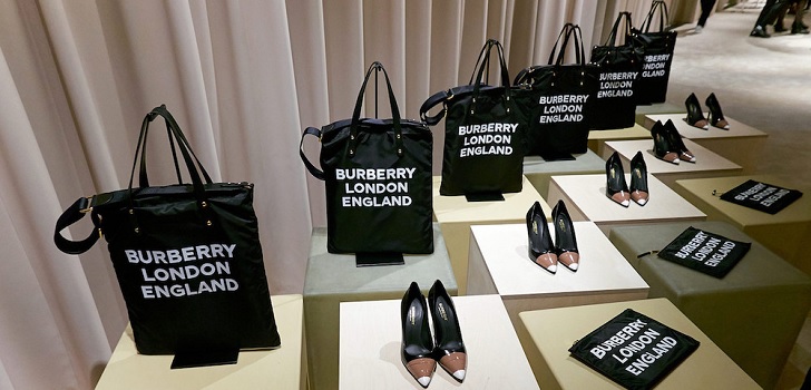 Burberry ‘coquetea’ con el ‘fast fashion’: lanzará colecciones cápsula mensualmente 