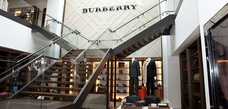 Burberry rebaja su apuesta por Latinoamérica: recorta 18,7 millones de su negocio en la región 