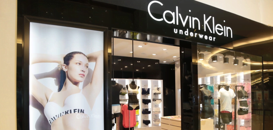 Exagerar Mierda grado Pepe Jeans impulsa a Calvin Klein en España y lleva la marca a Puerta del  Sol | Modaes