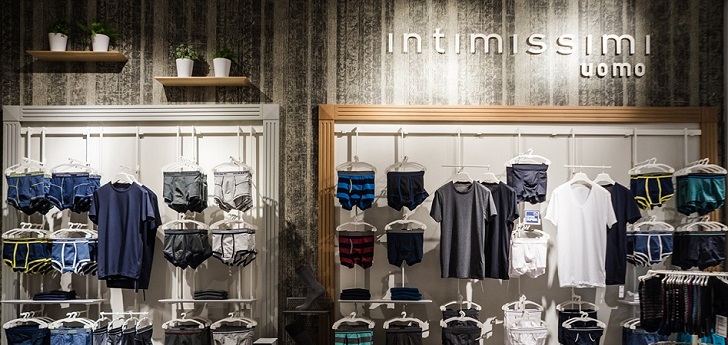 Interior de un establecimiento Intimissimi Calzedonia avanza en el sur y lleva Intimissimi Uomo al corazón de Málaga
