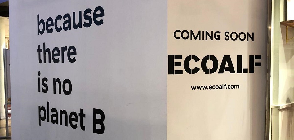 Cartelería de la nueva apertura de Ecoalf en L'Illa Barcelona. Ecoalf opera con tres ‘flagship stores’: en Madrid, Berlín y Barcelona