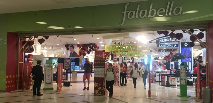 Tienda departamental de Falabella en el centro comercial Parque Arauco. Falabella, paso atrás en Argentina: cierra una departamental en Buenos Aires