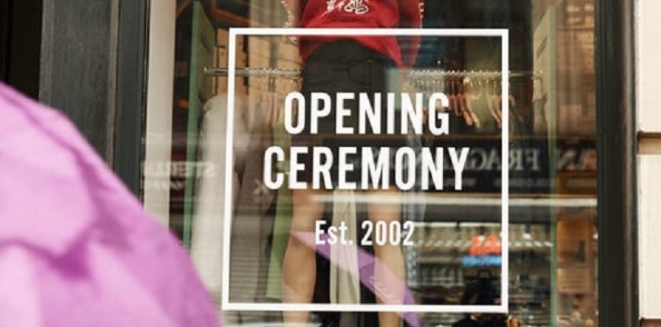 Farfetch continúa de compras: adquiere Opening Ceremony 