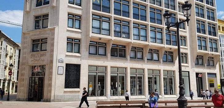 El due&ntilde;o de Mango suelta lastre en el &lsquo;brick&rsquo; y vende un local alquilado a H&M por 12,6 millones