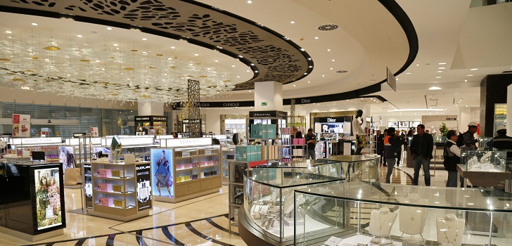 Las departamentales latinoamericanas vuelven a estancar sus ventas pero desinflan su utilidad hasta junio 