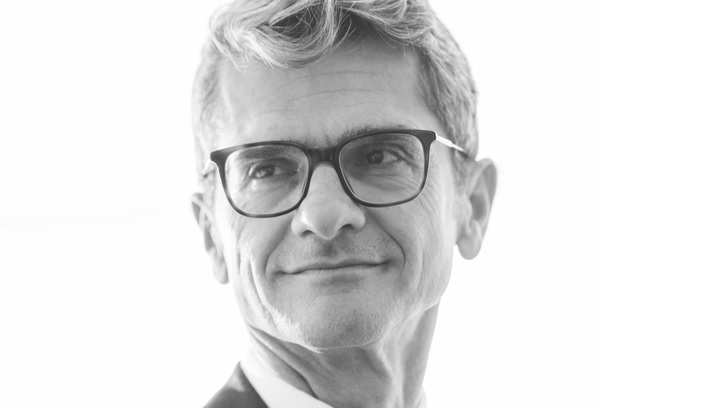 Baile de sillas en LVMH: un ex Dior, al frente de Fendi