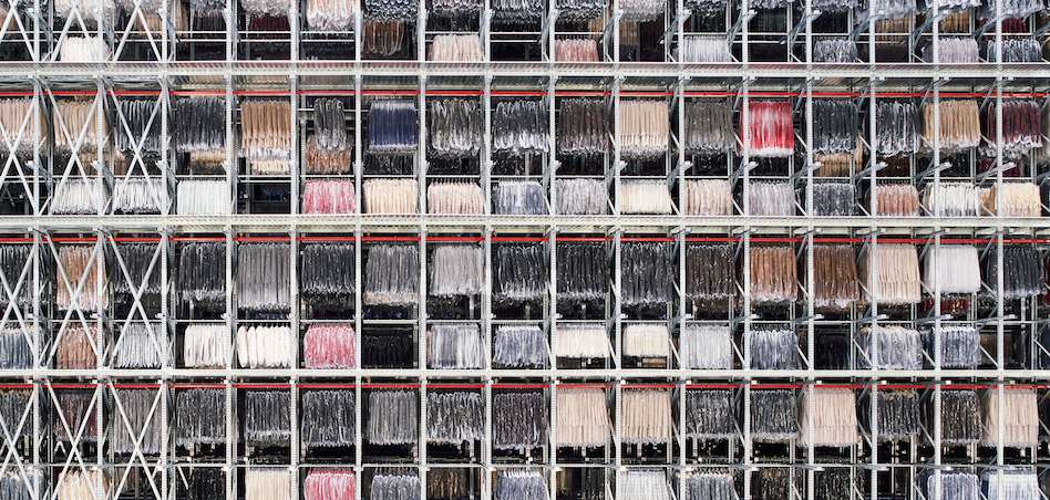 El almacén de prendas colgadas tiene una capacidad para almacenar hasta siete millones de prendas