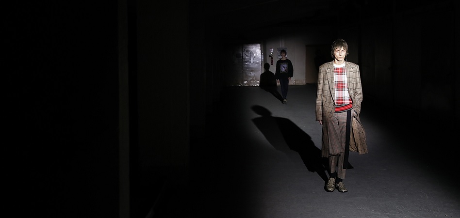 Desfile de la colección de Dries Van Noten otoño-invierno 2018-2019. Dries Van Noten no ha desarrollado perfumes y continúa generando el grueso de sus ventas gracias al prêt-à-porter