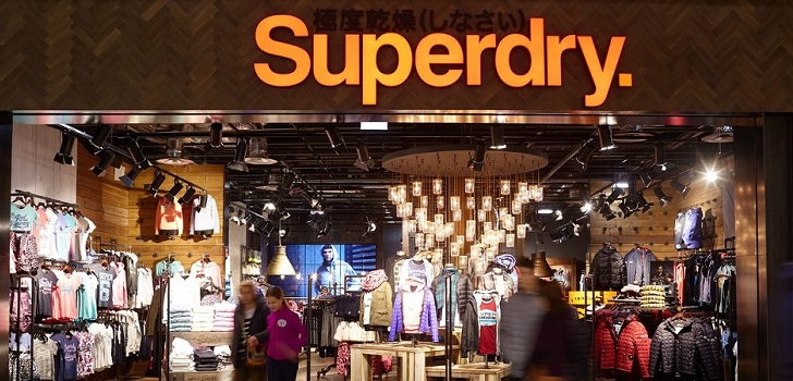 Superdry contrae un 16,3% sus ganancias en el primer semestre pese crecer un 20,3%
