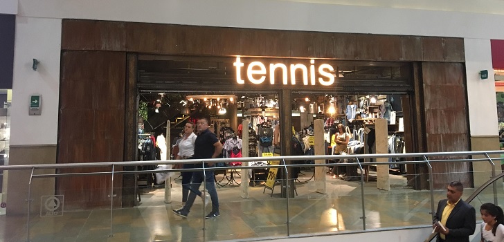 Tienda de Tennis en el centro comercial El Tesoro, en Medellín. Tennis se reordena en Parque la Colina: cierra TopMark pero abre con su primera marca