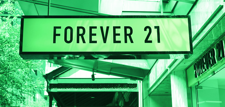 Forever21 abrió su primer establecimiento en el mercado español en 2011 en el centro comercial La Maquinista, en un local de 4.000 metros cuadrados.
