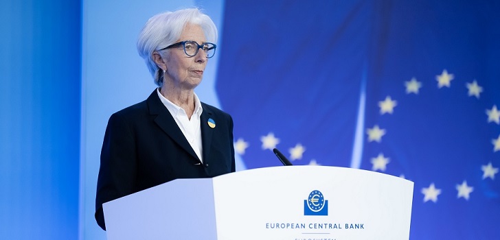 El Banco Central Europeo mantiene los tipos a cero y acelera el fin de las compras de activos