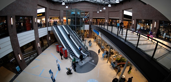 La afluencia a los centros comerciales acumula un alza del 24% hasta mayo