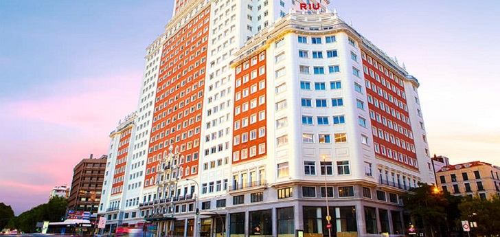 Hotel Riu en el Edificio España. Edificio España: Inditex y H&M se acercan al próximo eje ‘prime’ de Madrid