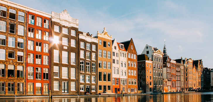 Países Bajos cierra la hostelería durante un mes y limita las reuniones 