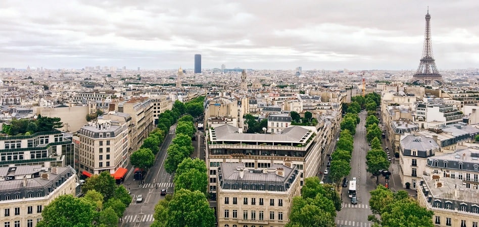 Francia extiende el toque de queda a otros 38 departamentos que suman 46 millones de personas