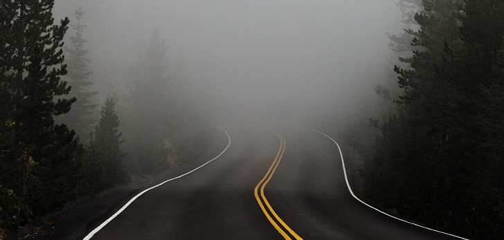 Carretera con niebla al final. Después de la V, ¿qué?: el futuro de la economía post-Covid, según Morgan Stanley