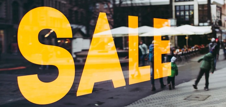 Cartel de Sale La moda, ante el trimestre clave: contiene el Black Friday y congela plantillas para Navidad