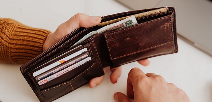 Cartera Los españoles recortan gastos: el 27% consumirá menos en los próximos meses