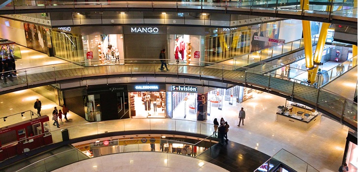 Loa afluencia a los centros comerciales aumenta un 4,5% en agosto pero no supera 2019