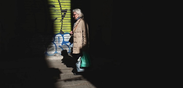 Mujer La Ocde aplaza hasta 2023 la recuperación de la economía española