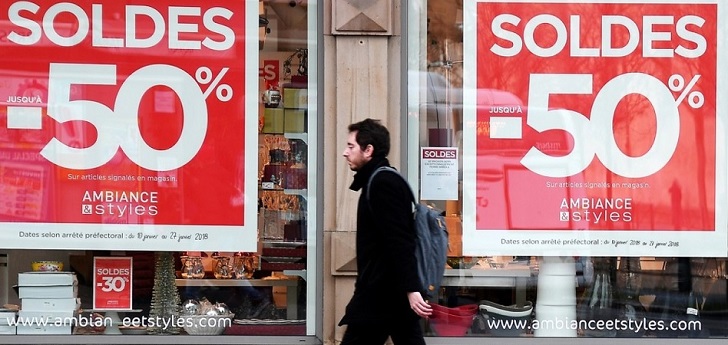 Los gigantes de la moda adelantan rebajas en plena sexta ola