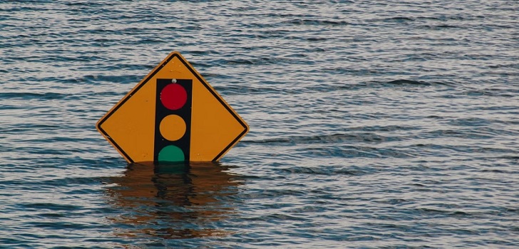 Señal de tráfico inundada El cambio climático, la última pesadilla de la cadena de suministro