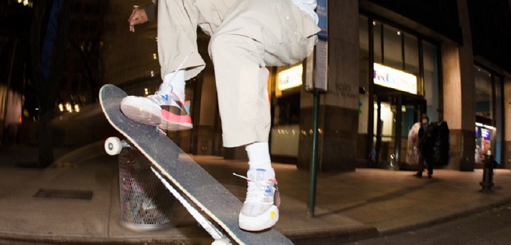 Persona haciendo Skate Li Ning se suma al ‘skate’