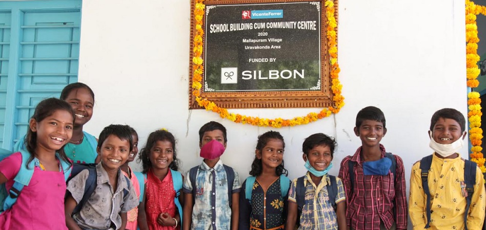 Silbón construye una aldea en la India