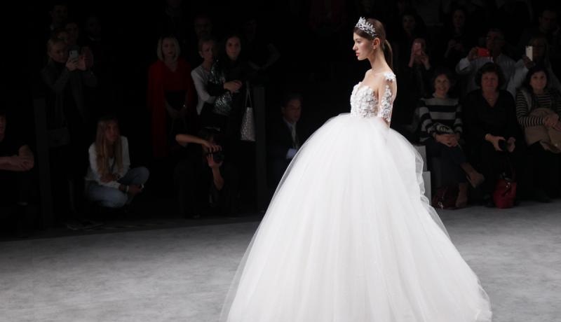 La Fura dels Baus firma el ‘espectáculo’ de la Bridal Fashion Week